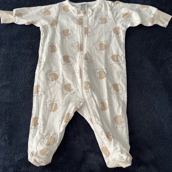 Unused Newborn Onesies and Glass Bottles - Picture 8 of 14